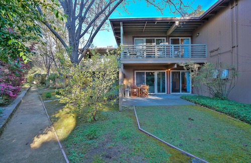 University South Apartment | Sleek Palo Alto 1BR w/A/C & W/D, nr Restaurants, by Blueground