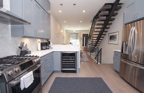 Newbold House | Sleek + Posh! 4 Bed/3.5 Baths! +RoofDeck! - Sleeps 12!