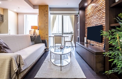 Maltepe Apartment | Sleek Residence Flat with Island View in Maltepe