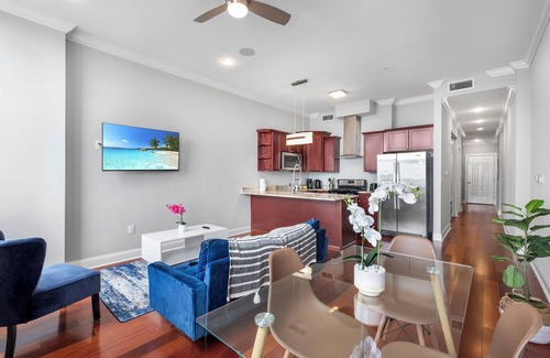 Olde Kensington Apartment | Sleek Residence with Rooftop Pool, Gym, and Concierge Service
