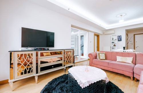 Atasehir Apartment | Sleek Residence with View 6 min to Brandium Mall