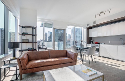 South Beach Apartment | Sleek Rincon Hill 2BR w/Gym, Movie Theater, nr. Facebook by Blueground