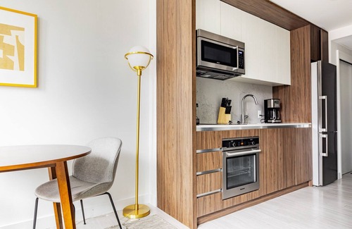 Seaport District Apartment | Sleek Seaport Studio w/Gym & W/D, nr Restaurants, by Blueground