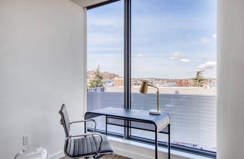 South Lake Union Apartment | Sleek South Lake Union 2BR w/Gym & Roof, nr downtown, by Blueground