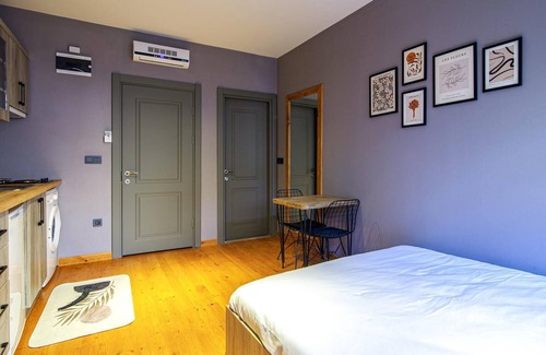 Fatih Apartment | Sleek Studio Flat Close to Kennedy Avenue in Fatih