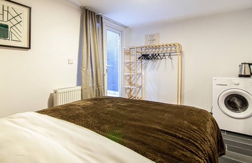Istanbul City Center Apartment | Sleek Studio Flat with Backyard in Balat