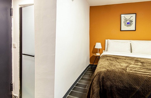 Istanbul City Center Apartment | Sleek Studio Flat with Backyard in Balat