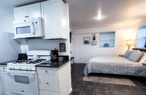 Mid America Apartment | Sleek Studio – Near the Lake and Sam’s Pizza