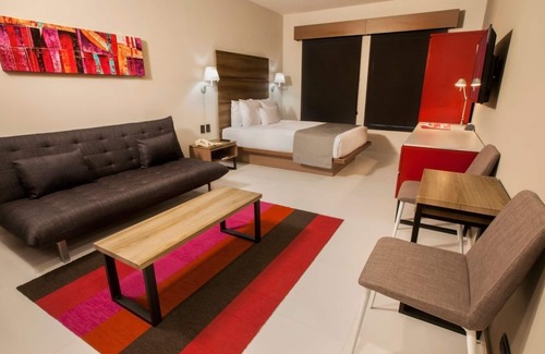 El Tezal Hotel | Sleek, Sunny Stay in Cabo – Walk to Local Hotspots, Medano Beach & Vibrant Night