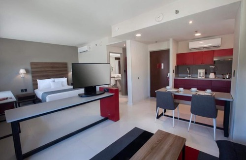 El Tezal Hotel | Sleek, Sunny Stay in Cabo – Walk to Local Hotspots, Medano Beach & Vibrant Night