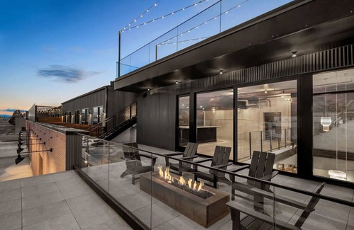 People's Freeway Hotel | Sleek Urban Living at evo, Near Outdoor Activities, Dogs Are Allowed!