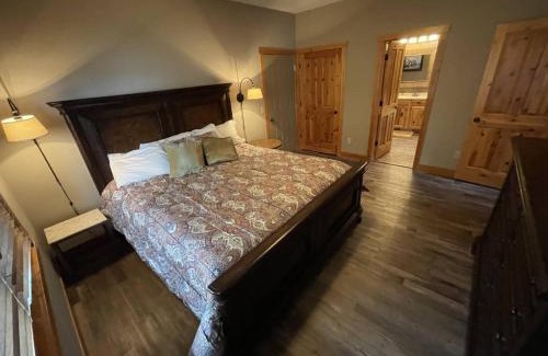 McGregor House | Sleep 12-big Sandy Lakefront-luxury
