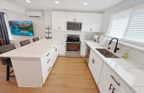 SeaTac House | Sleep 17, 8 room, 4 bath, 2 units Seatac no fly zone WiFi, AC