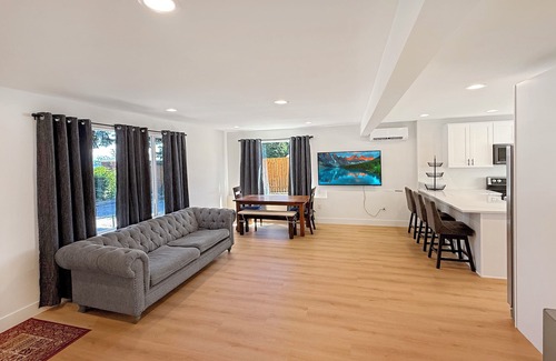 SeaTac House | Sleep 17, 8 room, 4 bath, 2 units Seatac no fly zone WiFi, AC