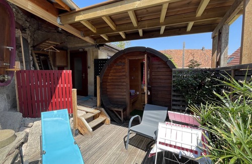 Dambach-la-Ville House | Sleep in a barrel, romantic decoration