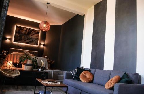 Antwerp Apartment | SLEEP INN - Black and Gold Loft Antwerp Cityview