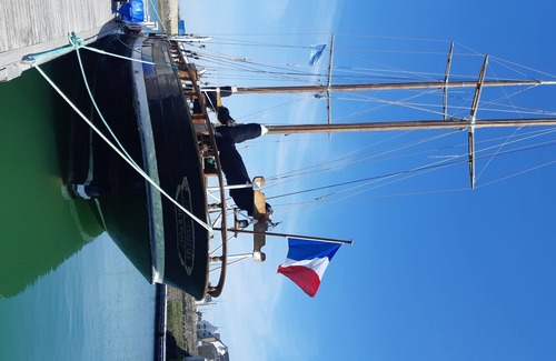 Quiberon Boat Rental | Sleep on an old 35m rig.