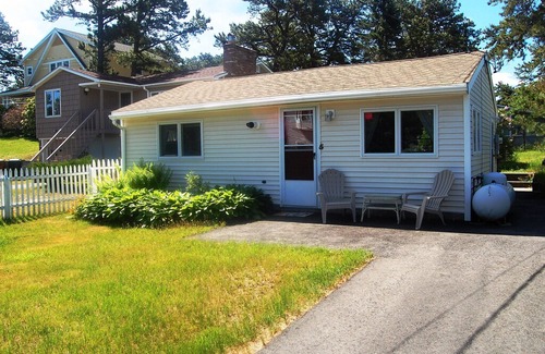 Ocean Park House | Sleep Steps Away from the Dog-Friendly Kinney Shores