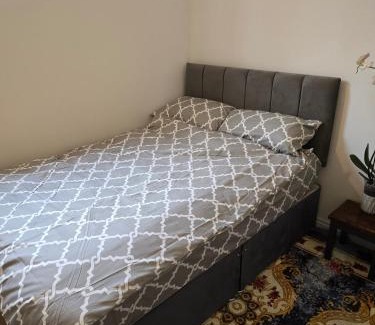 Purley Apartment | Sleep4 - Close To Purley Station & Local Shops