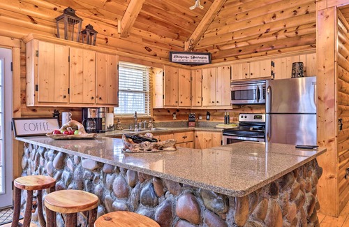 Ellijay Cabin | ‘Sleeping Bear Cabin’ in Coosawattee Resort!