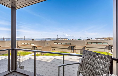 Downtown Anchorage Condo | Sleeping Lady Inn in Anchorage