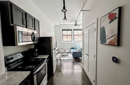 Old Town Apartment | Sleepover: Beautiful Studio + Parking - Wichita