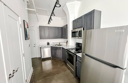Old Town Apartment | Sleepover: Beautiful Studio + Parking - Wichita
