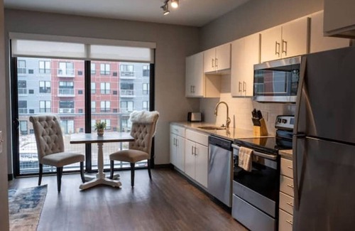 Sherman Hill Apartment | Sleepover: Charming 1BD/1BA - Downtown Des Moinesn