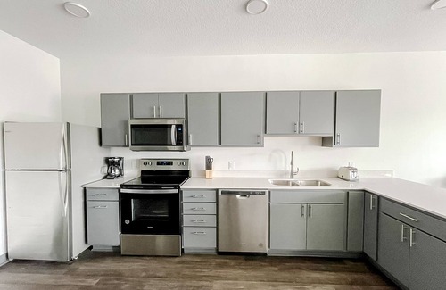 West Des Moines Apartment | Sleepover: Dashing 1BD/1BA - Des Moinesn