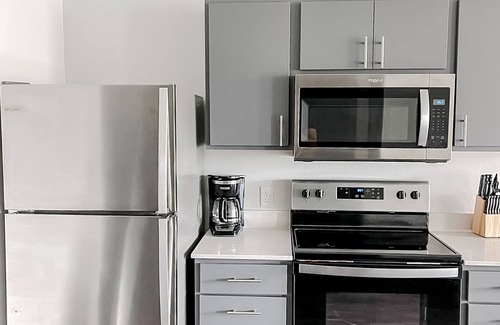West Des Moines Apartment | Sleepover: Dashing 1BD/1BA - Des Moinesn