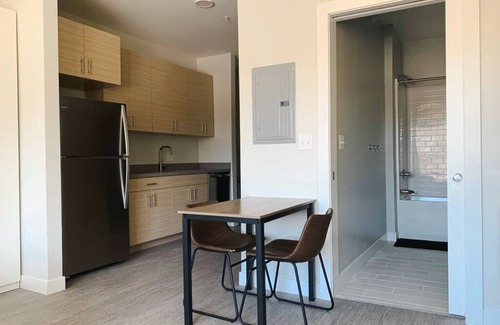 Des Moines Apartment | Sleepover: Extraordinary Studio + Gym- Des Moinesn