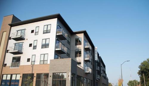 Des Moines Apartment | Sleepover Iconic Des Moines Apartments