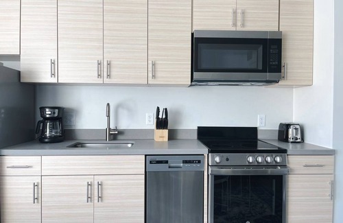 Des Moines Apartment | Sleepover: Impressive Studio and Gym - Des Moinesn