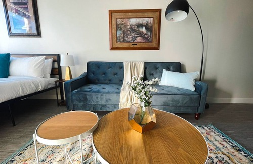Des Moines Apartment | Sleepover: Impressive Studio and Gym - Des Moinesn