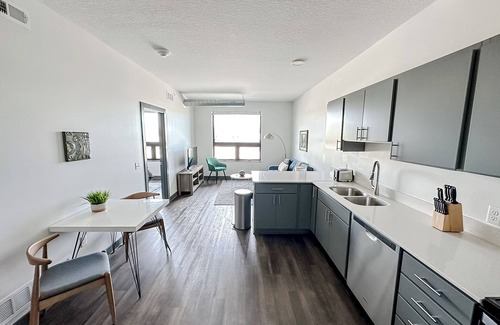 West Des Moines Apartment | Sleepover: Lovely 1BD/1BA + High Ceilings - Des Moines