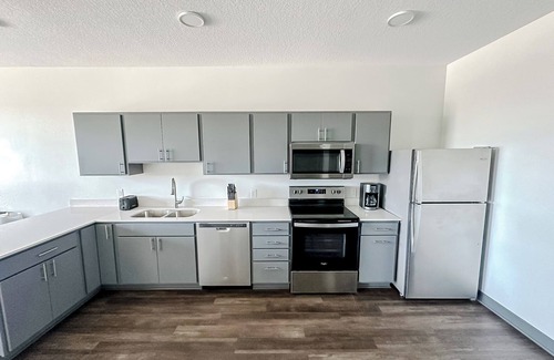 West Des Moines Apartment | Sleepover: Marvelous 1BD/1BA + High Ceilings - Des Moines