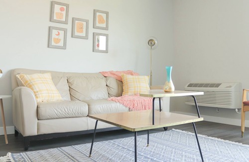 Downtown Des Moines Apartment | Sleepover: Pristine 1BD/1BA - Downtown Des Moines