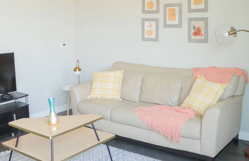 Downtown Des Moines Apartment | Sleepover: Pristine 1BD/1BA - Downtown Des Moines