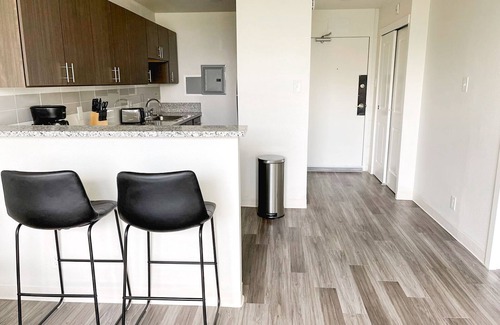 Corryville Apartment | Sleepover: Stunning 1BD/1BA + Gym - Cincinnatin