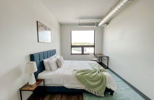 Des Moines Apartment | Sleepover: Superior 1BD/1BA - Des Moines
