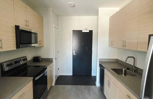 Des Moines Apartment | Sleepover: Tasteful Studio and Gym - Des Moinesn