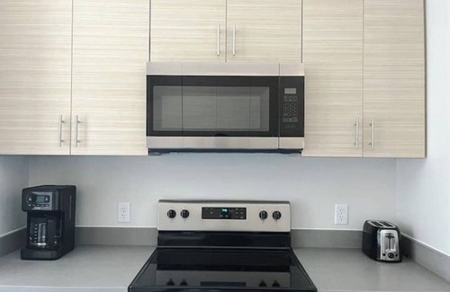 Des Moines Apartment | Sleepover Vivid 1BD/1BA Studio + Gym - Des Moines