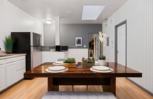 Miraloma House | Sleeps 10, 5 bedrooms and 5 bathrooms in Sunny San Francisco. Close to BART