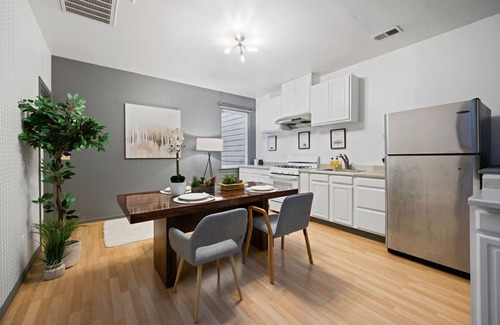 Miraloma House | Sleeps 10, 5 bedrooms and 5 bathrooms in Sunny San Francisco. Close to BART