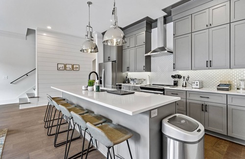 Eastwood House | *SLEEPS 12* Keep the Secret *EAST NASH6* 4BR* 4BA*