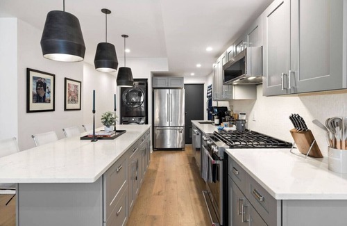 Central Northside House | Sleeps 12, Mxn Streets