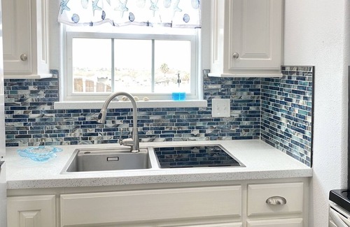 Port Bolivar House | Sleeps 12 | Quiet Neighborhood | Mins to Beach