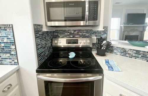 Port Bolivar House | Sleeps 12 | Quiet Neighborhood | Mins to Beach