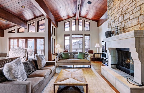 Vail Ski Chalet | Sleeps 12! Ski-In/Ski-Out Chalet + Views