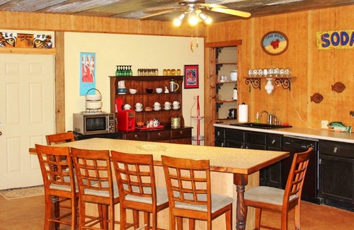 Negreet House | Sleeps 14 Boat Ramp Private Large Game Room Internet